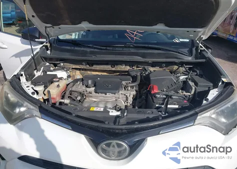 2017 Toyota Rav4 Le z USA, uszkodzony, nr VIN JTMZFREV5HJ125676